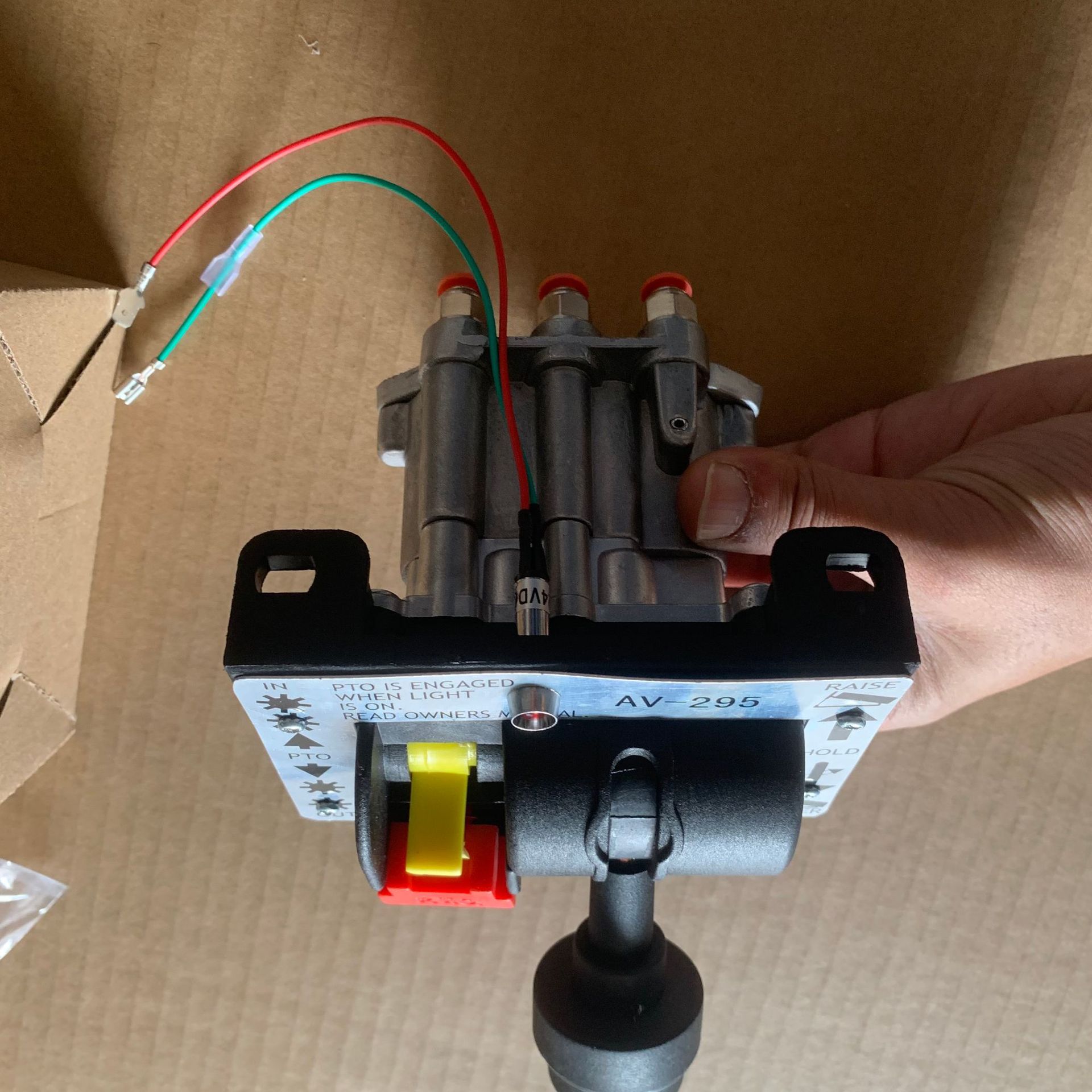 Av-295 329358X Lift Control Valve Hand-Operated Pto Switch Pneumatic Six-Hole Body Aluminum Seat New Cover
