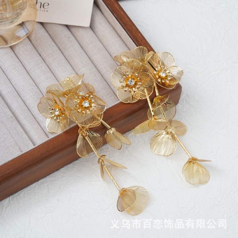 Silver Needle Fashion Diamond Flower Long Tassel Earrings European and American Stylish Exaggerated Design Earrings Heavy Industry Elegant Earrings Silver Needle Fashion Diamond Flower Long Tassel Earrings European and American Stylish Exaggerated Design Earrings Heavy Industry Elegant Earrings