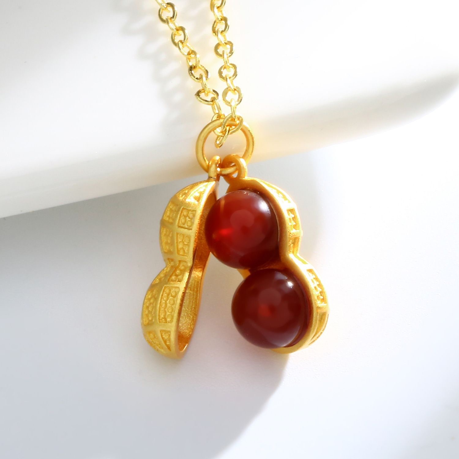 Collar de cacahuete de buena cosa de la red, lujo ligero de moda, colgante de cacahuete de suerte, nicho de diseño moderno y versátil