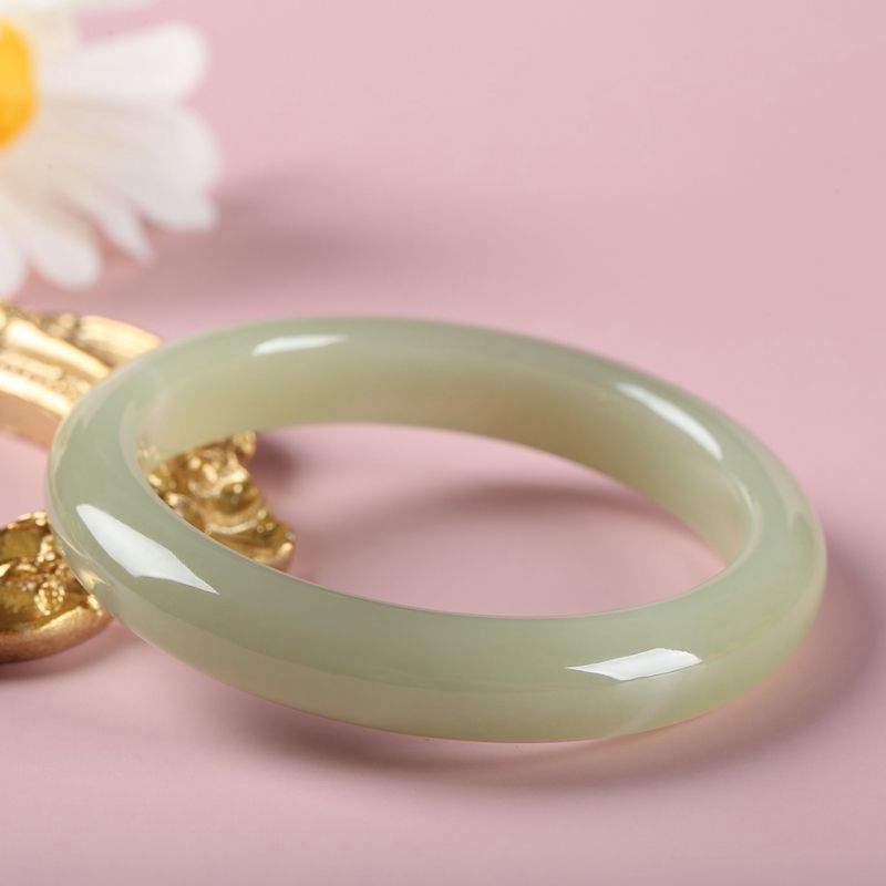 Vòng tay ngọc bích Hòa Điền tự nhiên phong thủy màu xanh trắng băng trong