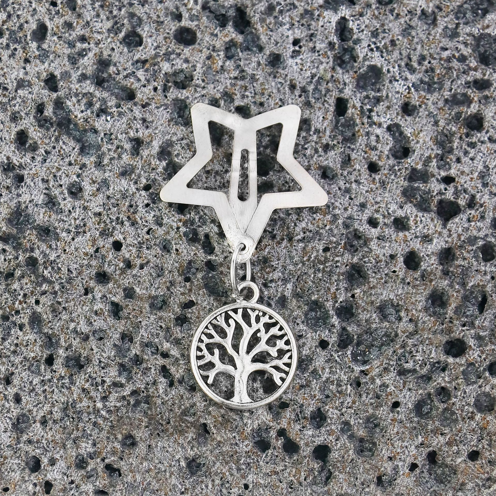 10g Weight Charm Hair Clips Hair Accessories Type 1 Piece Quantity Holiday, Street Occasion Iron Material Animal, Star, Life Tree Pattern All Seasons Season Women's Gender IG Style, Cute Style IG Style Cute Women's Animal Star Life Tree Iron Charm Hair Clips 10