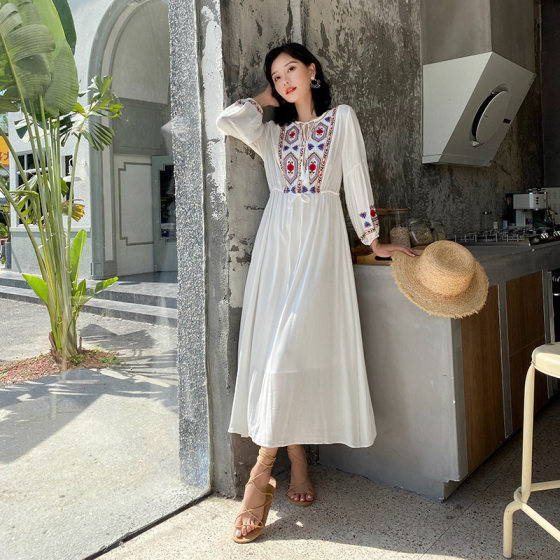 Ethnic style Lijiang Dali travel photography dress embroidered holiday dress women's slimming Thai beach dress f647