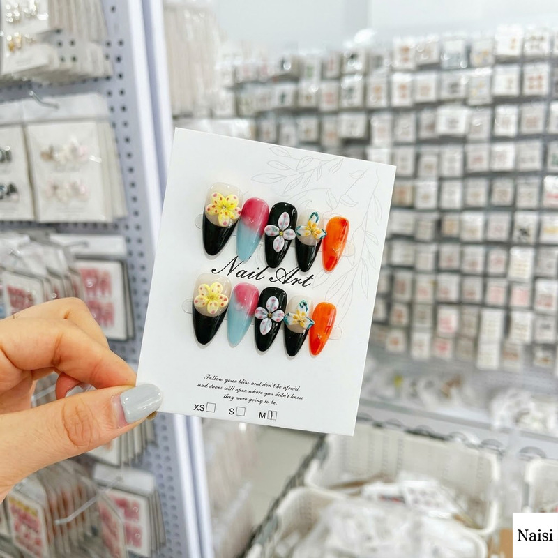 Hot-Selling Almond-Shaped Wearable Nails with 3D Sculpted Designs and Artificial Rhinestones, Popular Detachable Nail Stickers Wholesale