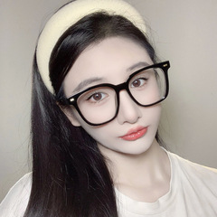 レトロな黒い枠の赤い本の近視のメガネの男女の正方形のグラデーションのフレームの男性のモデルの青い光の平光鏡を防ぎます。