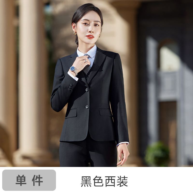 여성용 검은색 정장