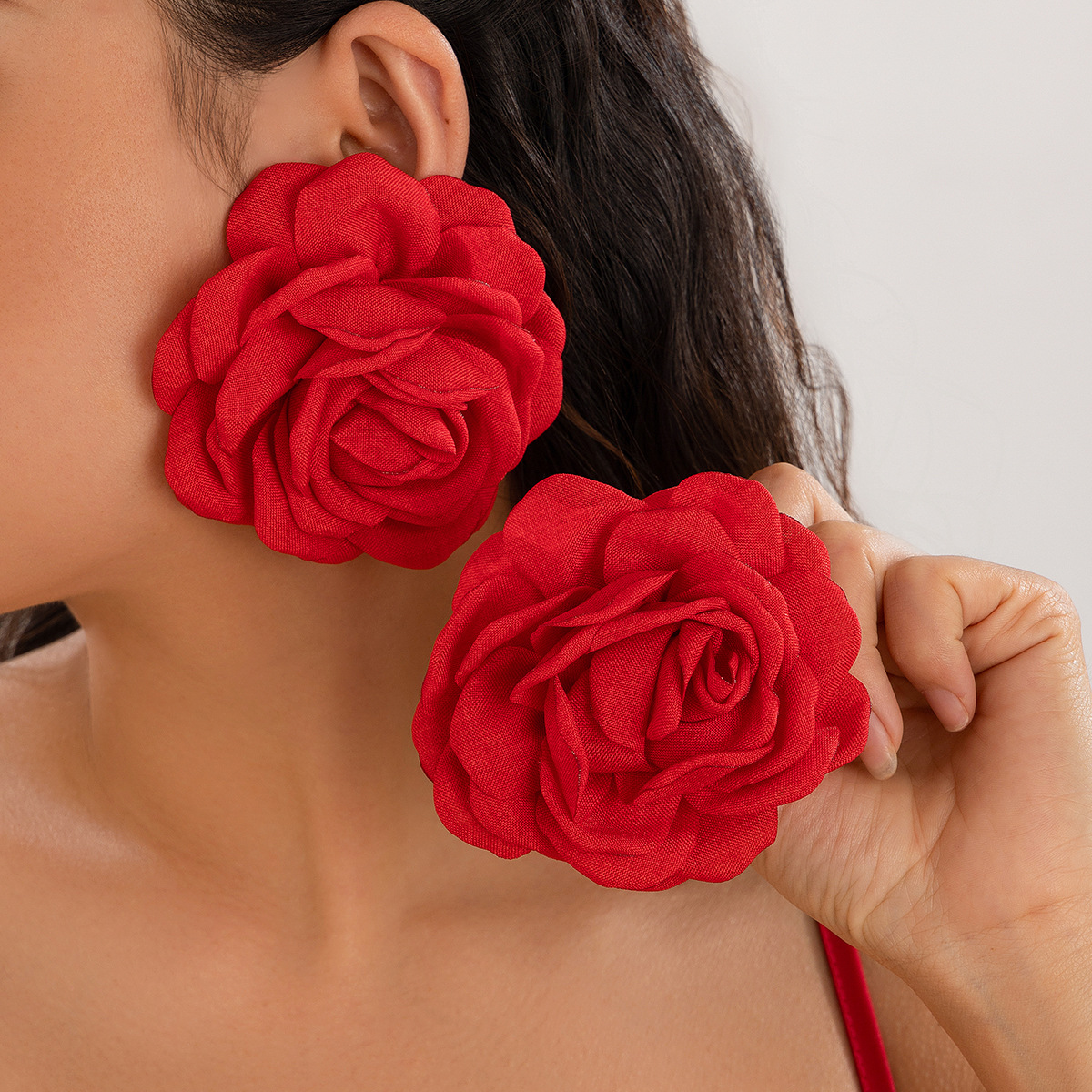 Exaggerated Three-dimensional Rose Flower Choker Necklace Fabric_voghion.com