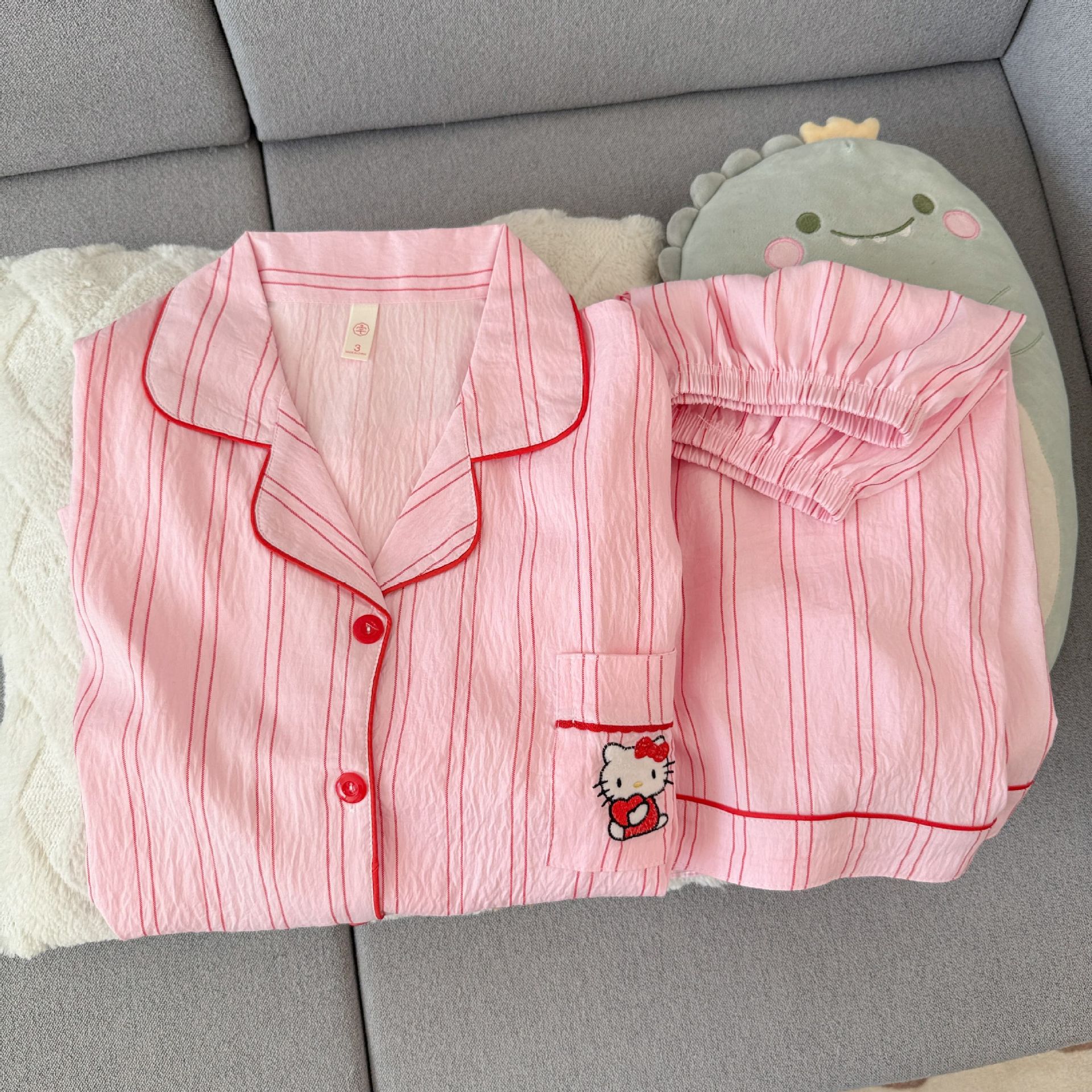 Cute punto de onda KT gato nubes pijamas de algodón mujer pantalones cortos de manga corta de verano coreano cuello de dibujos animados set de ropa para el hogar