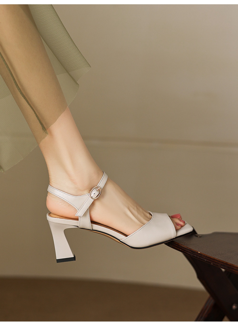 Sandal cao gót nữ mũi vuông hở ngón chân, quai một chữ, gót thô 9 cm — màu trắng ngà chi tiết 13