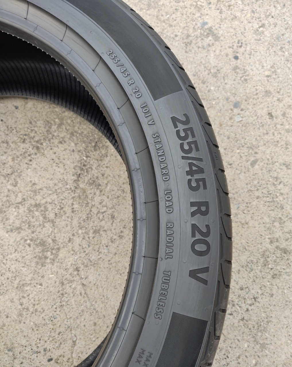 Continental Tire 255/45R20 101V Uc6 Suv Is Suitable for Audi Q5L/Aion/Zero Running C11 Original