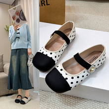 跨境新款四季通勤韩版时尚2026新品圆点搭扣舒适软底休闲单鞋女