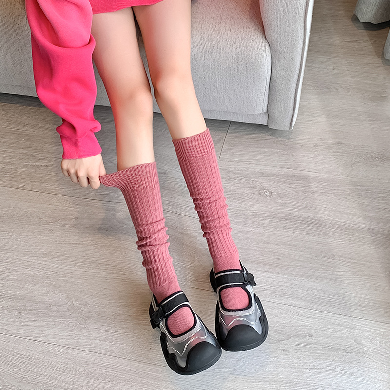 Calcetines de pantorrilla para mujeres primavera y otoño todo-Partido rayas verticales color sólido adelgazamiento pila calcetines ins japonés estilo de la Universidad dulce niñas medias
