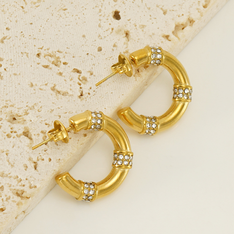 Pendientes de bambú de diamantes de acero inoxidable europeos y americanos transfronterizos pendientes geométricos retro de acero de titanio dorado femenino pendientes en forma de C