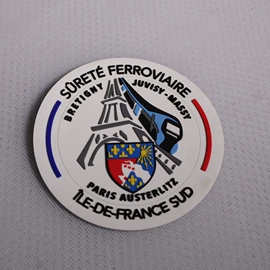 洗唛、商标;亮片;保健护具