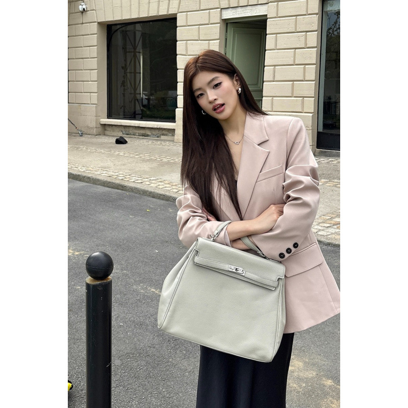 Gentle light pink casual suit jacket, new autumn style, high-end loose-fitting casual suit jacket for commuting.