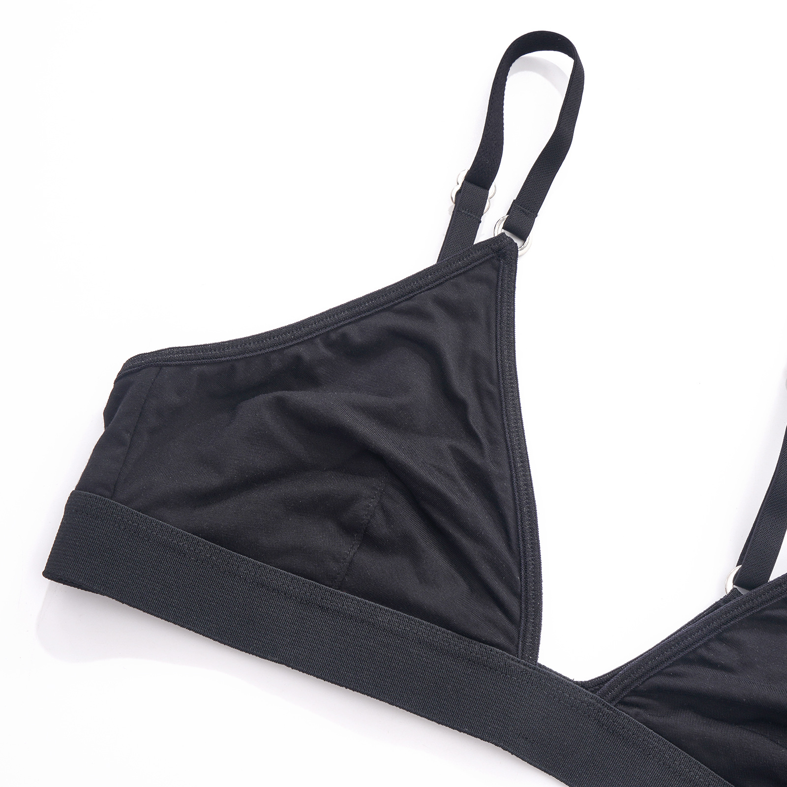 Completo intimo da donna nero in fibra di bambù, composto da reggiseno e slip, semplice e comodo, a due pezzi con triangolo in tinta unita._voghion.com