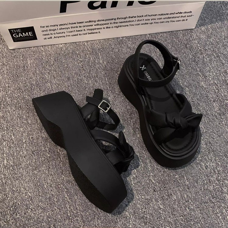 Sandalias de arco francés para mujeres 2026 nuevo estilo de verano con una sola gorra de moda con una falda de playa sandalias de hebilla