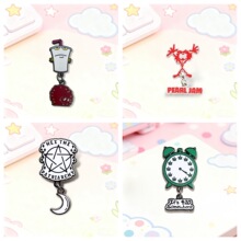 新奇带有吊坠徽章创意珐琅徽章胸针背包翻领别针派对配饰礼物