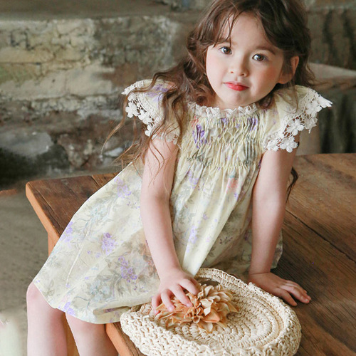 2024 Summer Strawberry San Korean Style Children's Dress for Girls with Elastic Lace Sleeve and Flower Decor