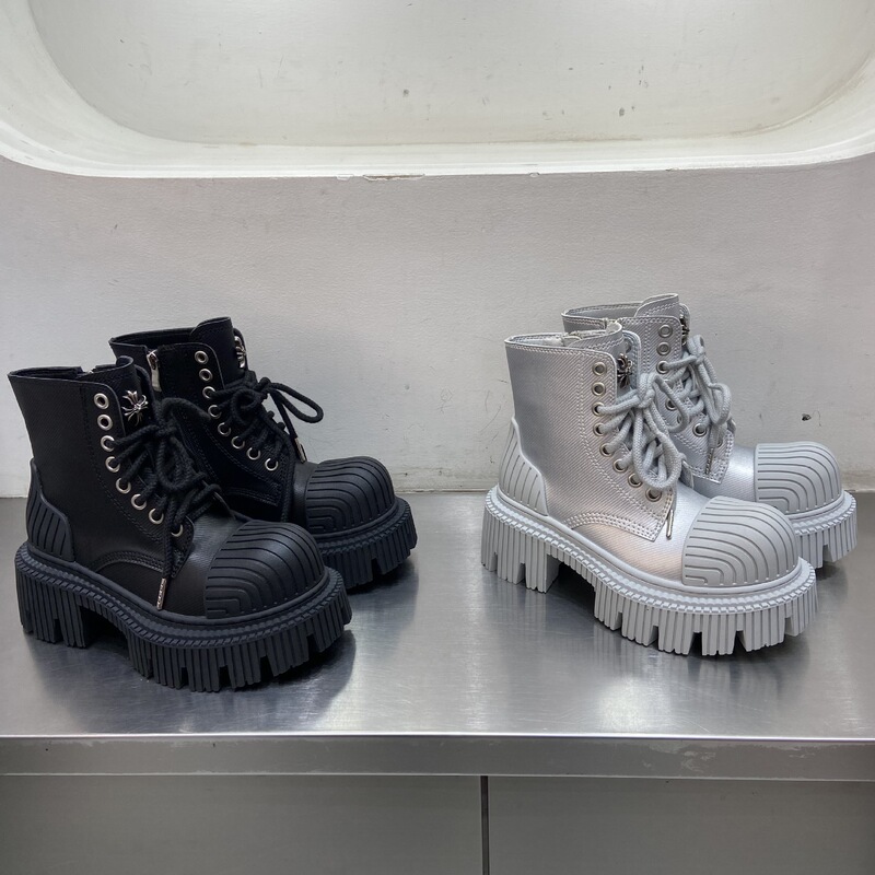 Smfk Future Style Motorcycle Boots with Cross-Patterned Gear Thick Soles, Trendy and Unique Martin Boots for Women, New Spring 2025 Model