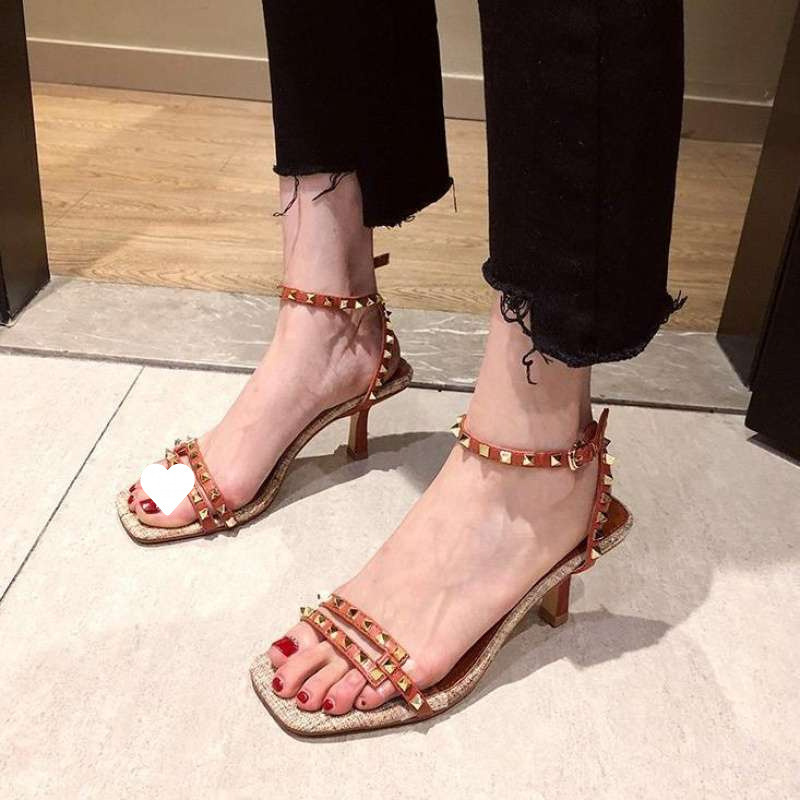 Rivet Sandals Women's Summer Mid-Heel 2025 New Versatile Fairy Style Open-Toe One-Strap High-Heeled Retro Roman Shoes