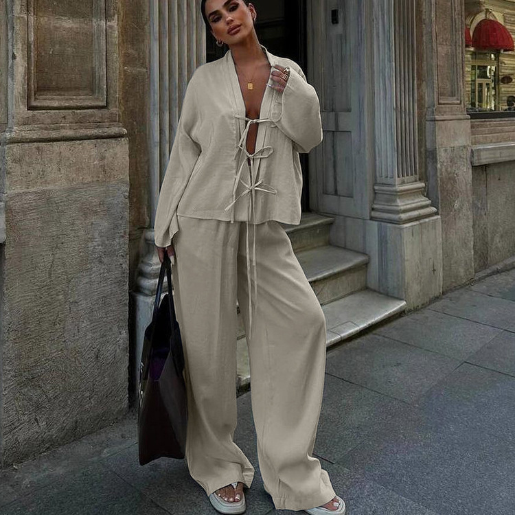Completo elegante in due pezzi tinta unita per donna - Elegante completo con camicetta con cintura e pantaloni lunghi_voghion.com