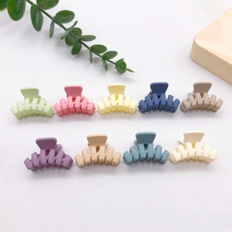 Pinza de pelo pequeña estilo shark clip – diseño minimalista, tendencia en redes