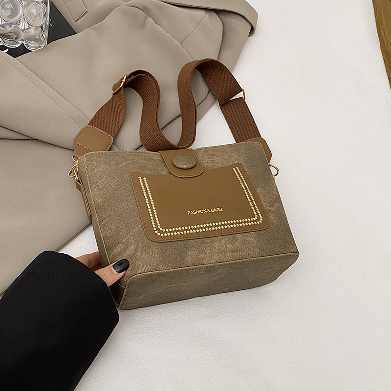 Bolso de moda de invierno para mujeres 2024 nueva moda versátil de alta sensación de hombro ancho cinturón de hombro bolso de cubo