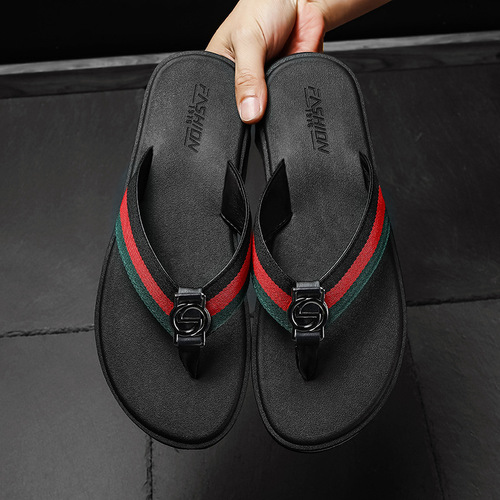 Vietnamese Men's Slides New 2024 Summer Fashion Personal Outdoor Beach Slippers Men Outdoor Rubber Thong Sandals