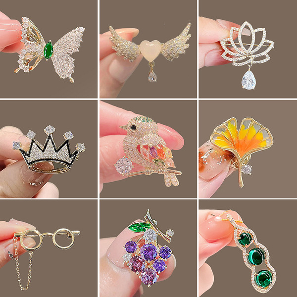 Cartoon small brooch lapel pin