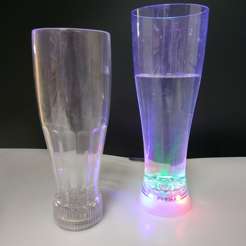 700ML taza de agua emisora de luz colorida creativa taza de flash mágico que cambia de color transparente flash LED taza de cerveza emisora de luz