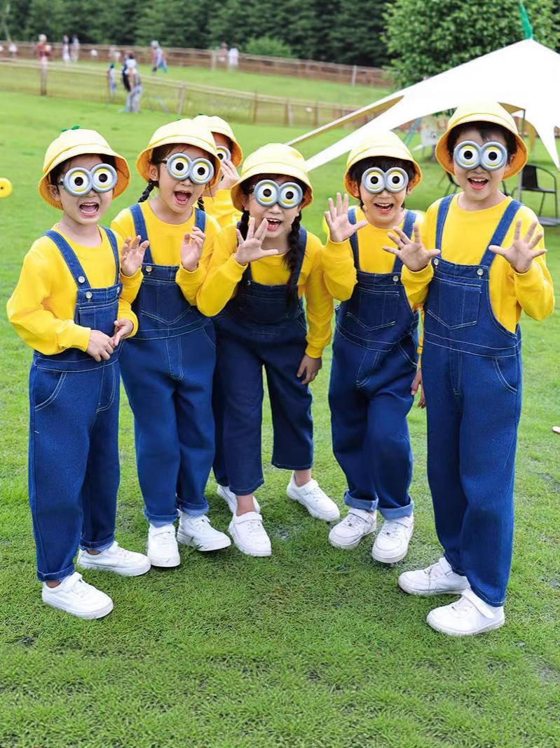 小黄人cos幼儿园衣服牛仔背带裤运动会儿童啦啦队演出服民族风