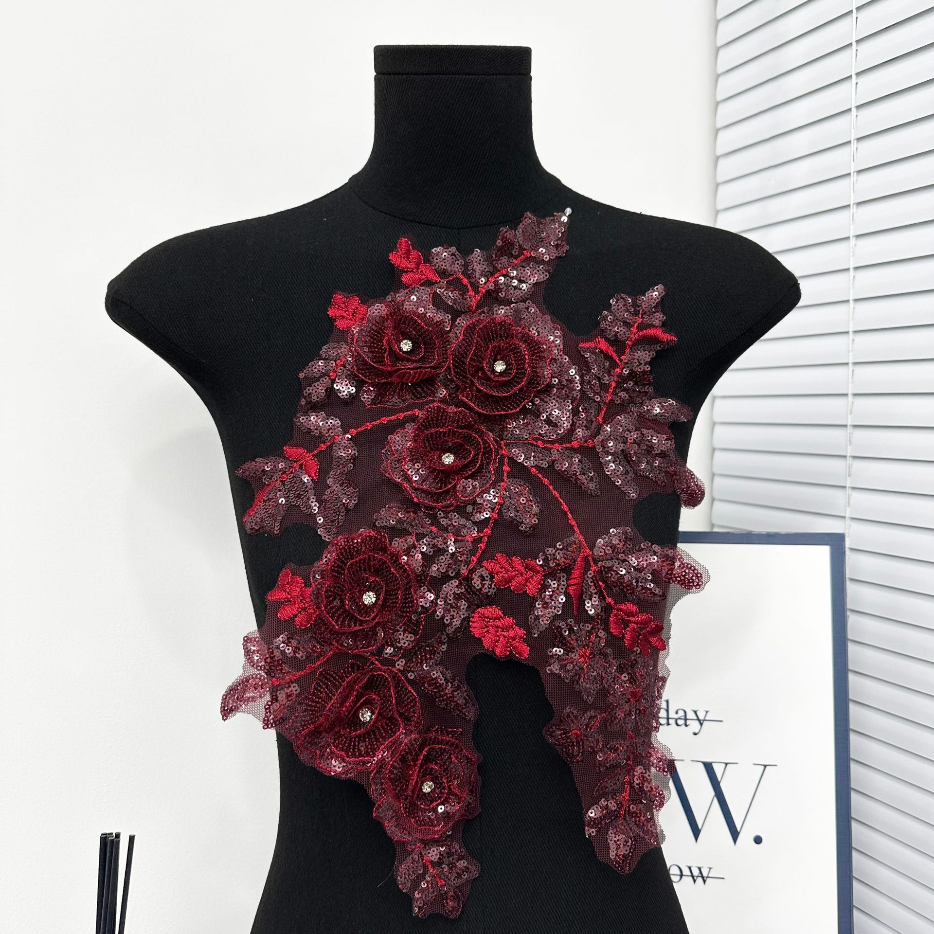 Gran tamaño 3D rosa bordada tela pegada vestido de boda cheongsam DIY accesorios de decoración de clavos hechos a mano encaje de perlas image 11