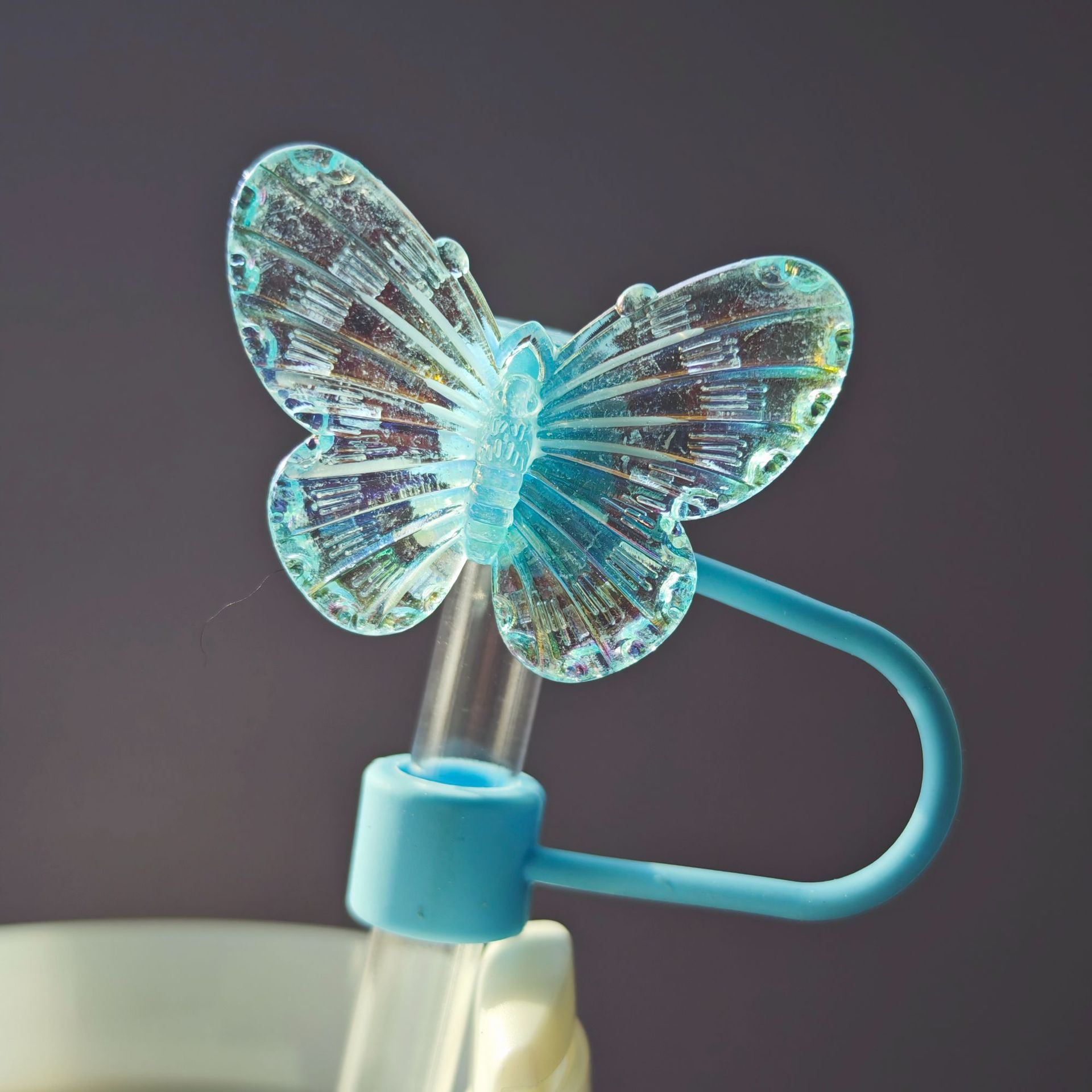 Nueva tapa de pajita de mariposa tapón de polvo color acrílico mágico cubierta de pajita de mariposa taza de agua cubierta de pajita decoración