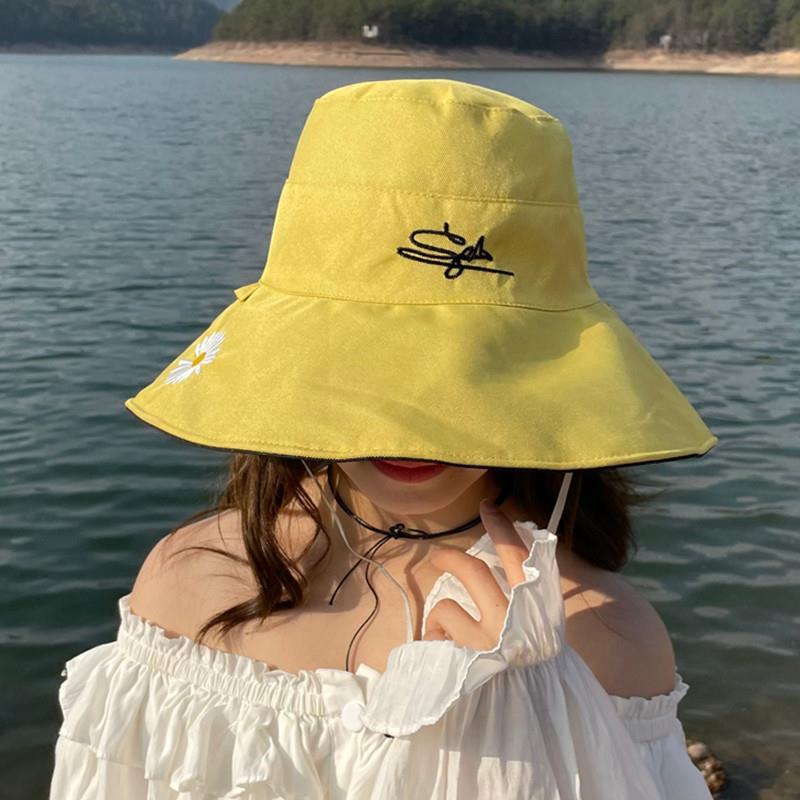 春夏の両面に漁師帽をかぶっています。|undefined