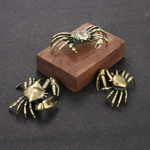 Old brass crab ornaments, tea pet gadgets, handle pieces, creative and personalized brass crab crafts collection