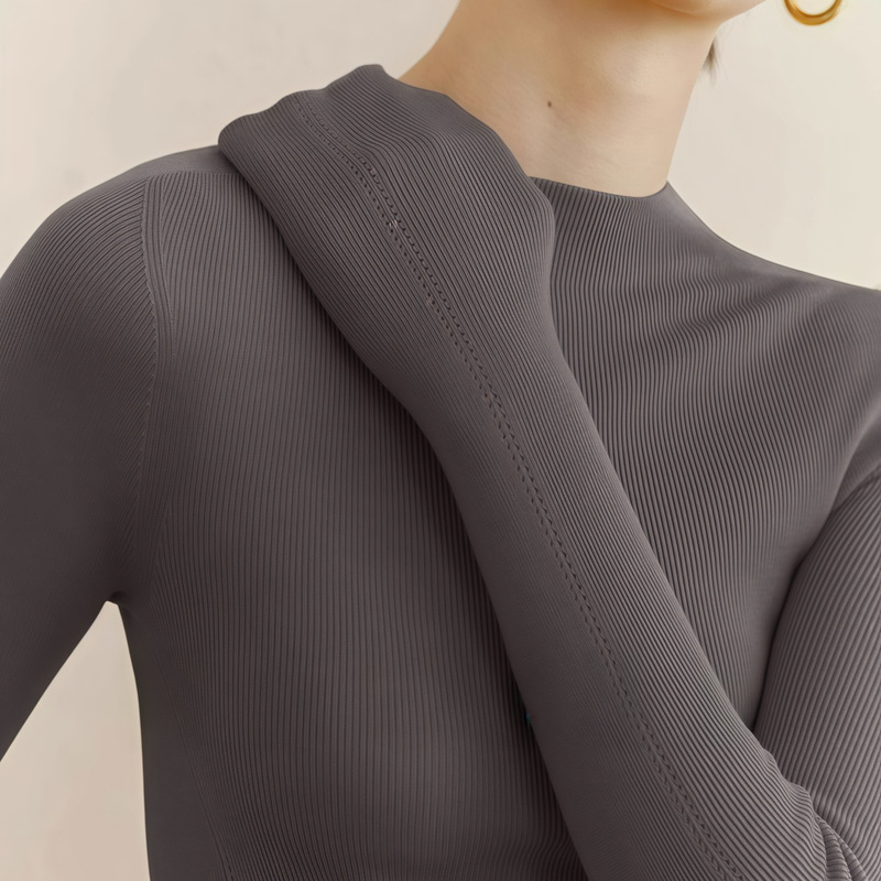 Seamless one-piece inner layer base shirt for women, autumn and winter top, slim-fit, long-sleeved knitted sweater Seamless one-piece inner layer base shirt for women, autumn and winter top, slim-fit, long-sleeved knitted sweater