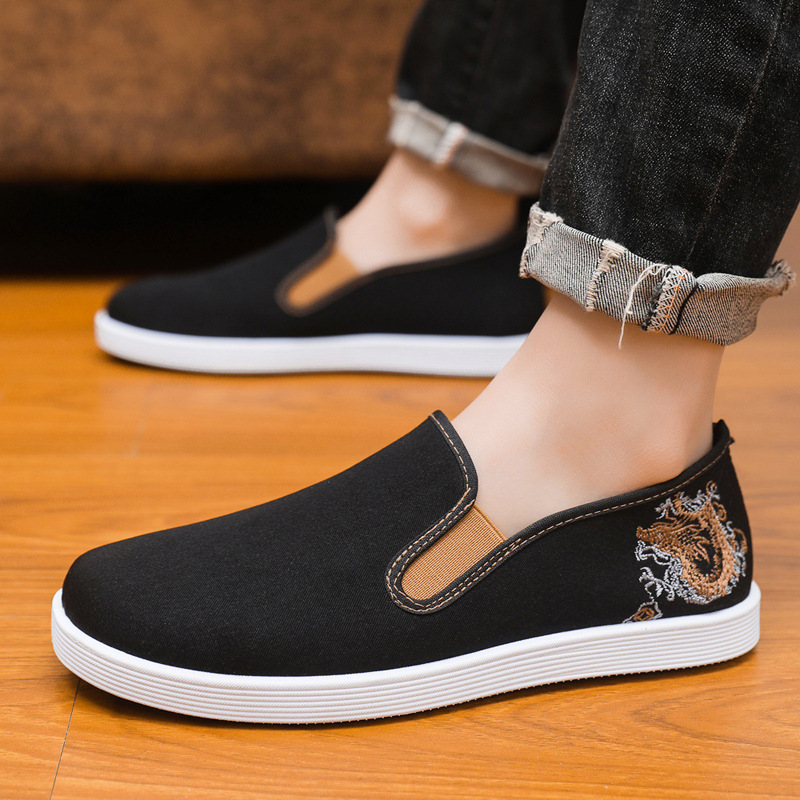 Zapatos de tela para hombres nuevos zapatos de hombre viejos bordados tradicionales de Beijing, zapatos casuales para hombres con suela suave zapatos de hombre perezosos