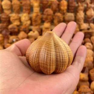 Natural Thuja Solid Wood Carving with a Winning Edge, Garlic Handle Piece, Home Desktop Ornaments, Decorative Crafts