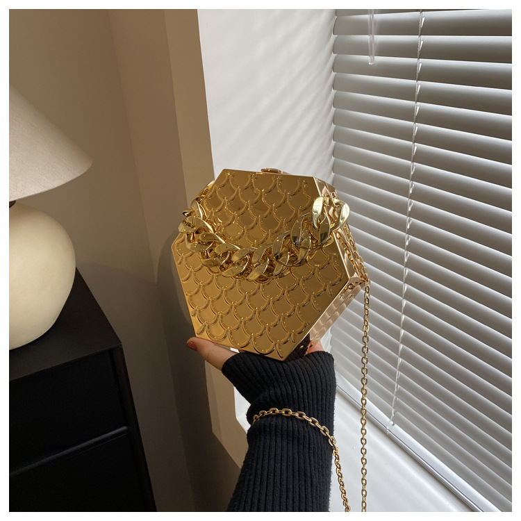 Women's Small Arylic Solid Color Elegant Vintage Style Hexagon Lock Clasp Evening Bag display picture 8