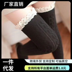 春と秋の日本の麻花ロリータは膝の靴下の少女の白い黒色のレースのかわいい長い筒の膝の靴下を過ぎます。