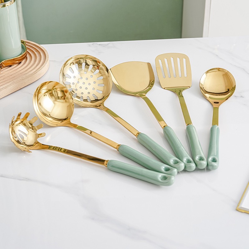 北欧の軽い豪華なステンレスの鍋は陶磁器の取っ手の家庭の台所をかき混ぜます。|undefined
