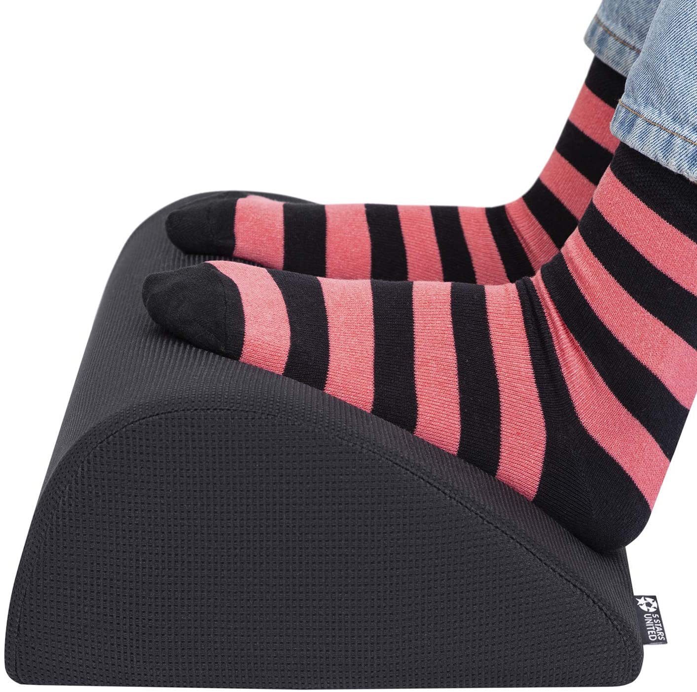 Amazon's office semi -circular sponge foot pad leaned on the foot of…