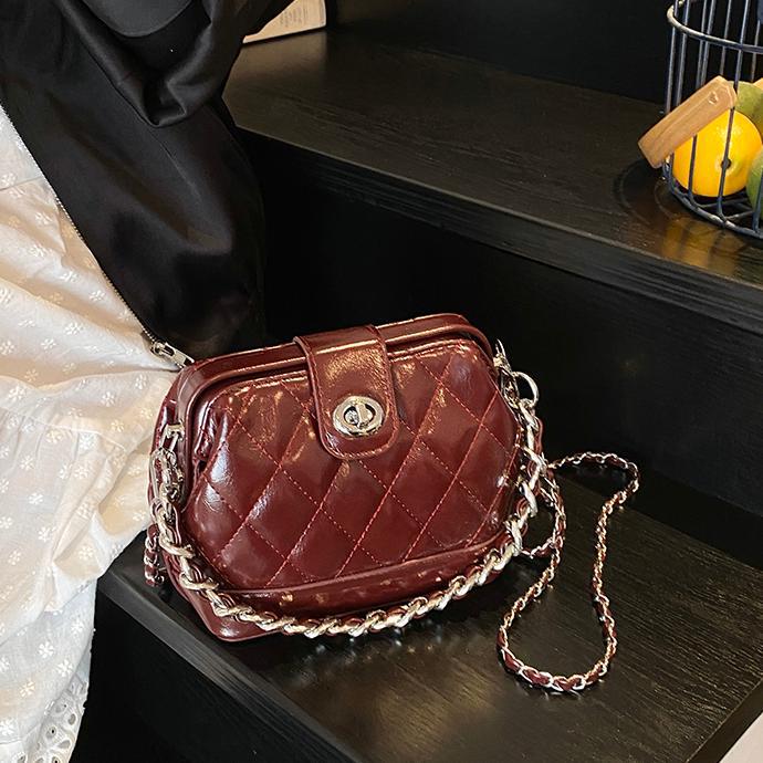 Bolso de caja súper caliente de estilo explosivo para mujer 2025 nuevo bolso cuadrado pequeño de cadena de diamantes bolso de mensajero de alta gama popular de todos los partidos