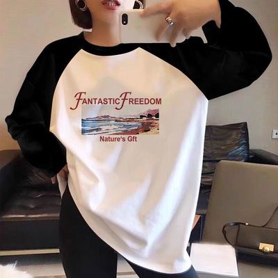 Female long-sleeved t-shirt 2022 Autumn black and white Hit color Korean Edition Easy Base coat Mid length version jacket T-shirt