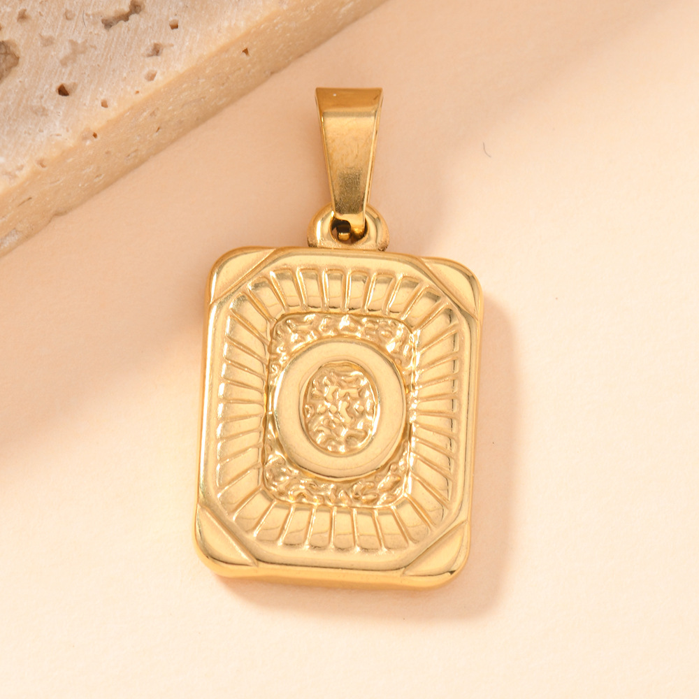 Colgante único europeo y americano estilo explosivo colgante de acero inoxidable fundición marca cuadrada 26 letras inglesas collar colgante accesorios de bricolaje