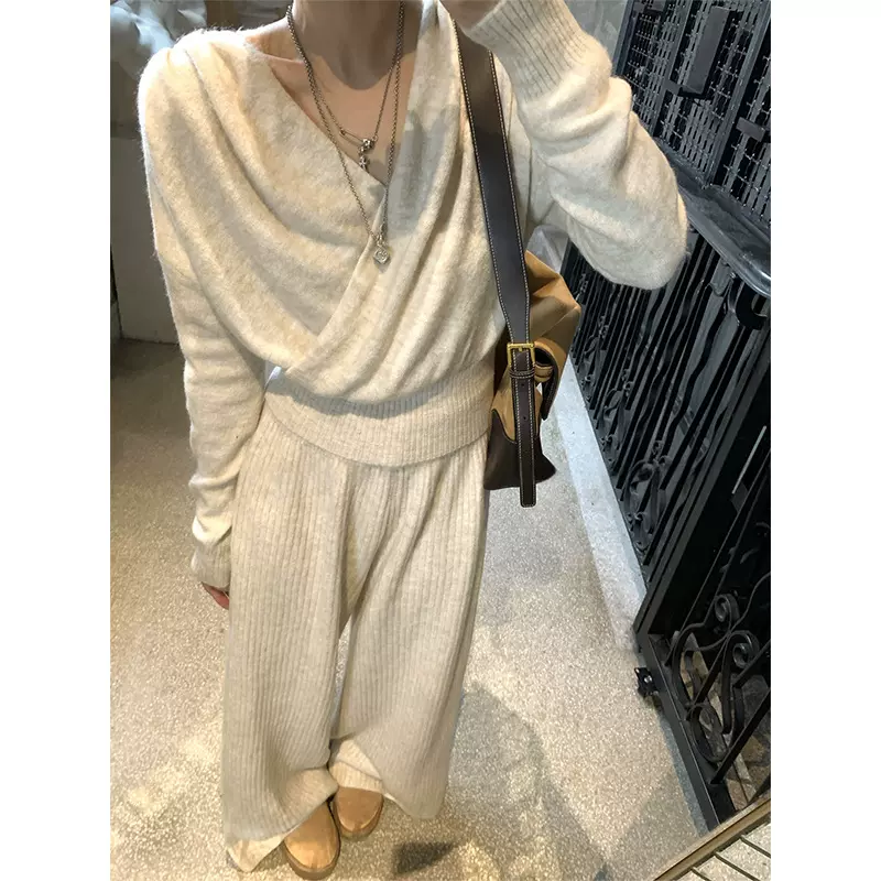 韩版交叉V领毛衣套装女秋冬松弛感百搭针织上衣收腰阔腿裤两件套