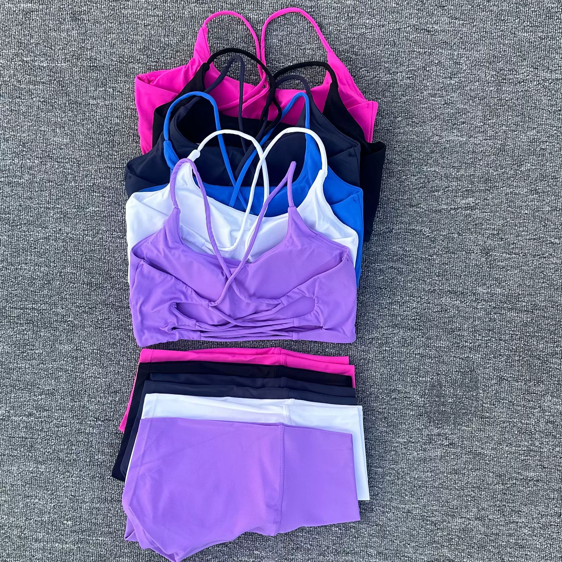 裸感细肩带交叉运动文胸瑜伽短裤套装女时尚运动内衣健身文胸背心