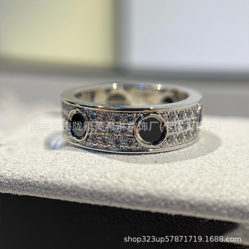 New High-End Black Stud Ring for Women, Wide Version, V-Gold, Three Rows of Diamonds, Finely Carved, Starry Sky Design, Couple Style, Popular Trendy Item for Women