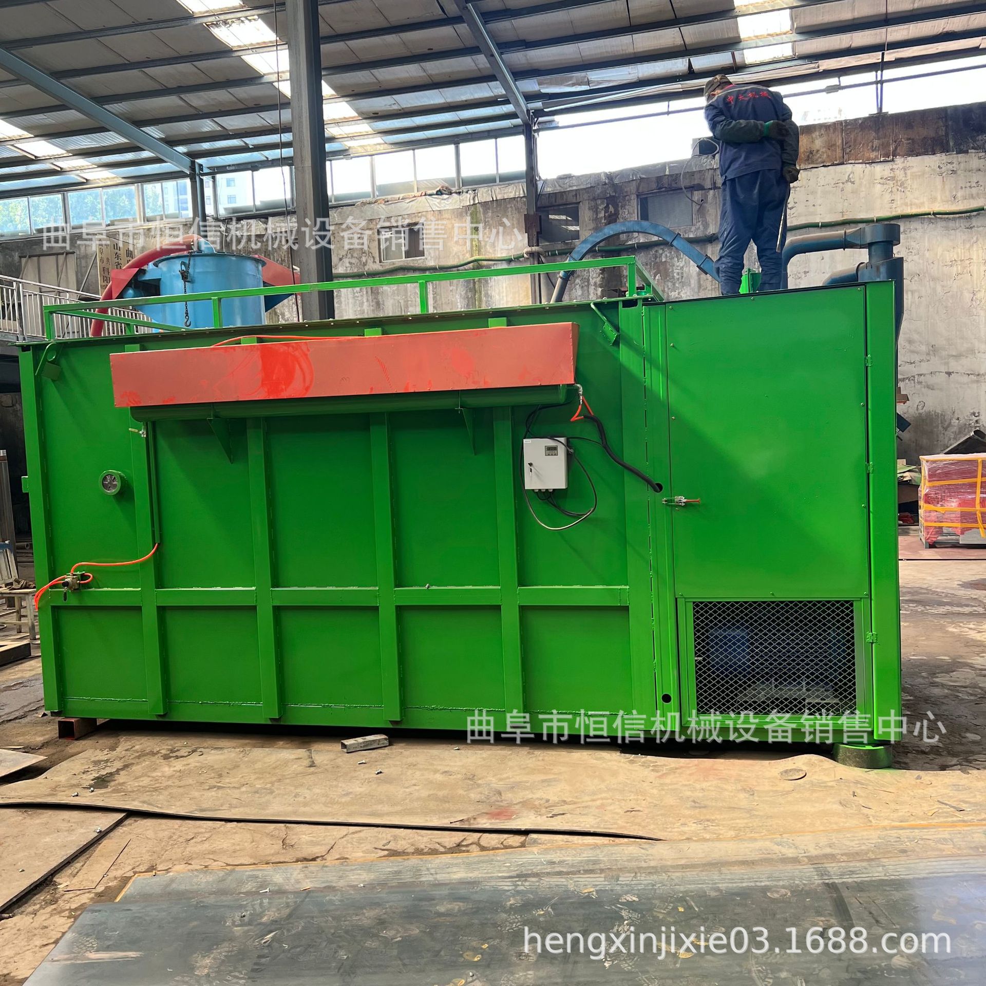 新疆电厂拉粉煤灰4.2米负压吸灰车zcjb 重钙粉轻钙粉吨包气力吸料