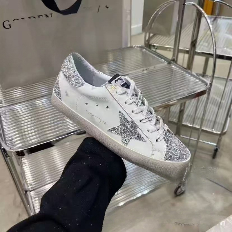 Five-pointed star distressed sneakers 2025 autumn new European and American foreign trade couple's sports casual shoes fashionable silver sneakers trendy Five-pointed star distressed sneakers 2025 autumn new European and American foreign trade couple's sports casual shoes fashionable silver sneakers trendy